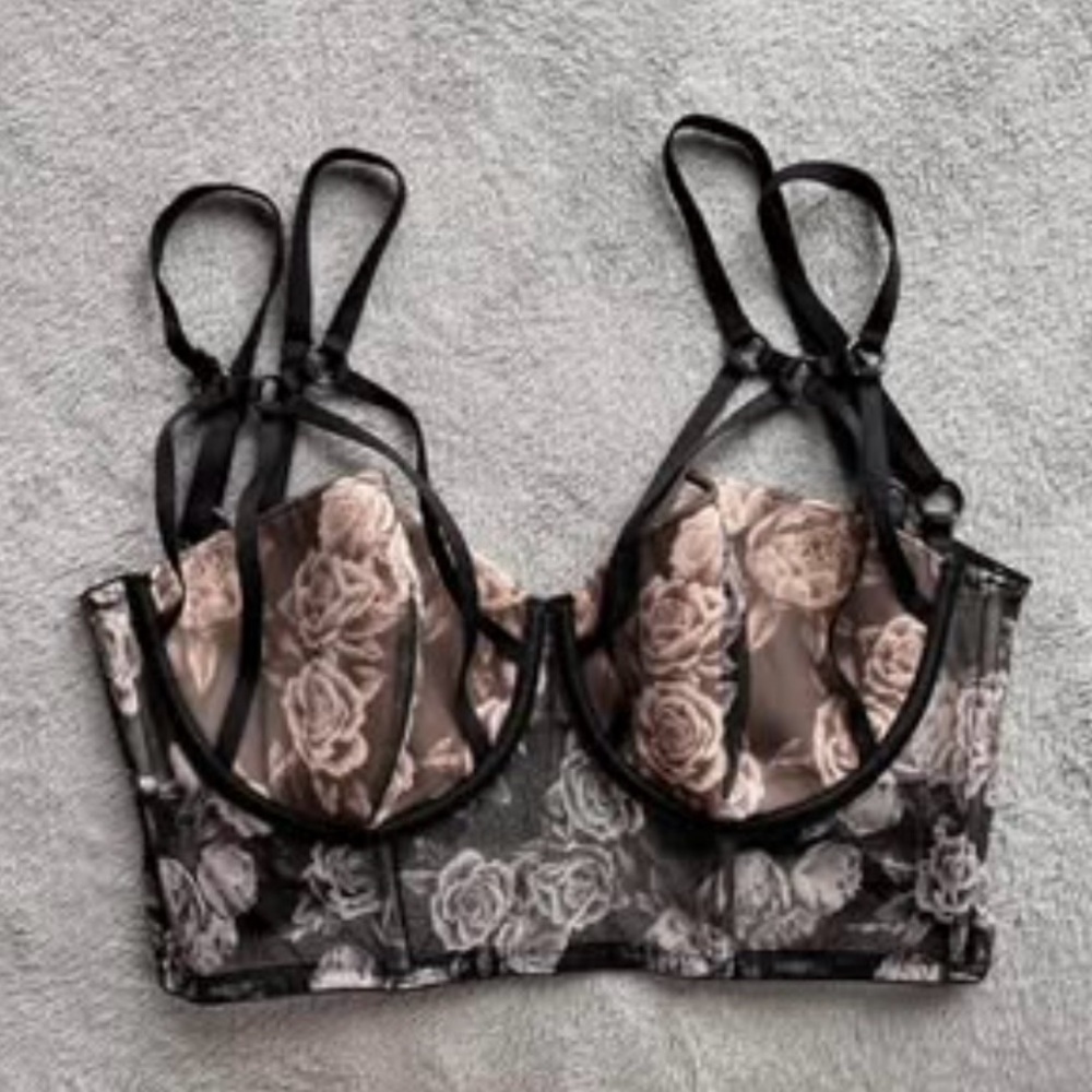 Victoria's Secret Black and Cream Lace Bra